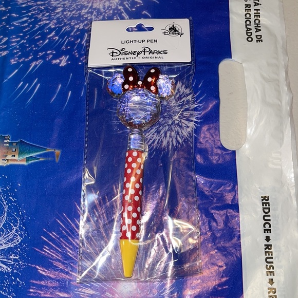 Authentic DISNEY PARK EXCLUSIVE Merchandise- Minnie Mouse Light Up pen - Picture 1 of 3